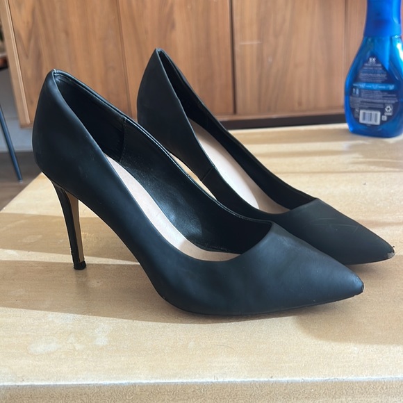 The perfect simple black pumps - Picture 2 of 4